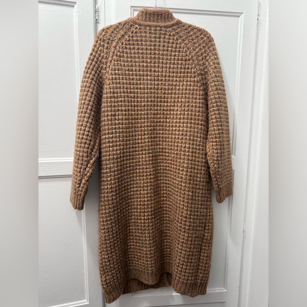 THE GREAT The Long Cable Cardigan in Caramel - Picture 6 of 11